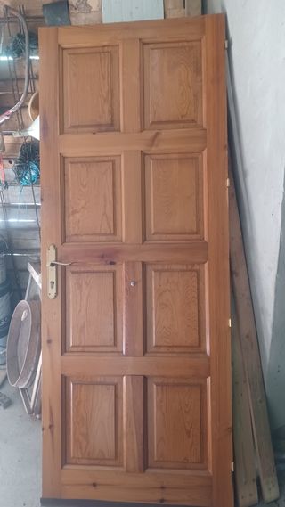 Puerta exterior madera maciza