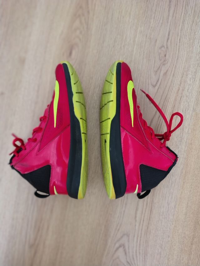 Zapatillas Nike baloncesto rojas