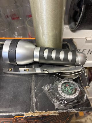 Kit supervivencia: Mochila, prismáticos, linterna