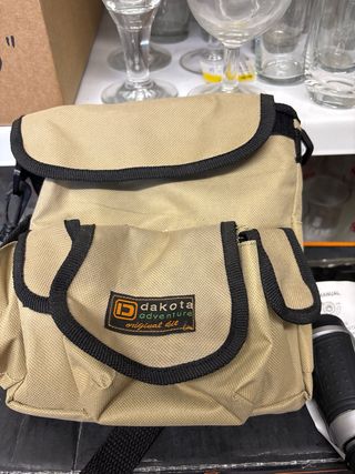 Kit supervivencia: Mochila, prismáticos, linterna