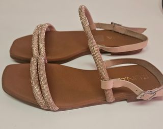 Sandalias planas rosa palo de brillo
