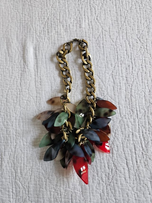 Collar hojas multicolor
