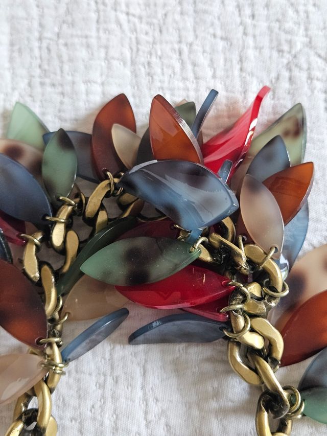 Collar hojas multicolor