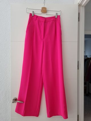 Pantalón traje fucsia Zara, talla XS