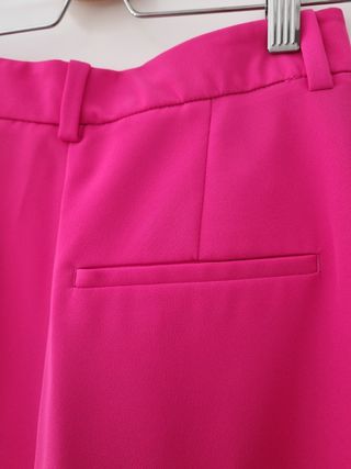 Pantalón traje fucsia Zara, talla XS