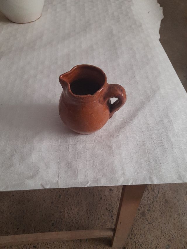 Puchero barro antiguo pequeño