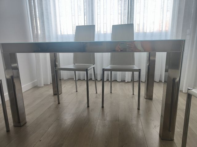 Mesa comedor extensible blanca + 4 sillas