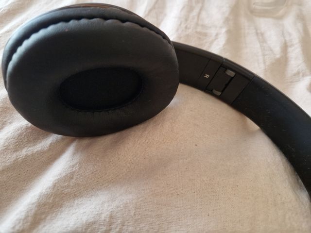 Cascos inalámbricos negros