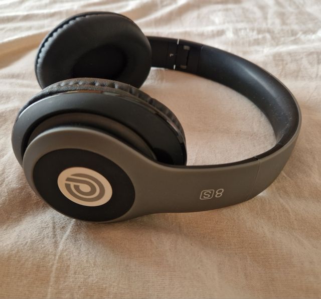 Cascos inalámbricos negros