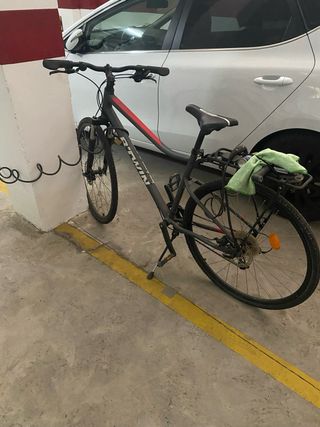 Bicicleta trekking 28" y soporte