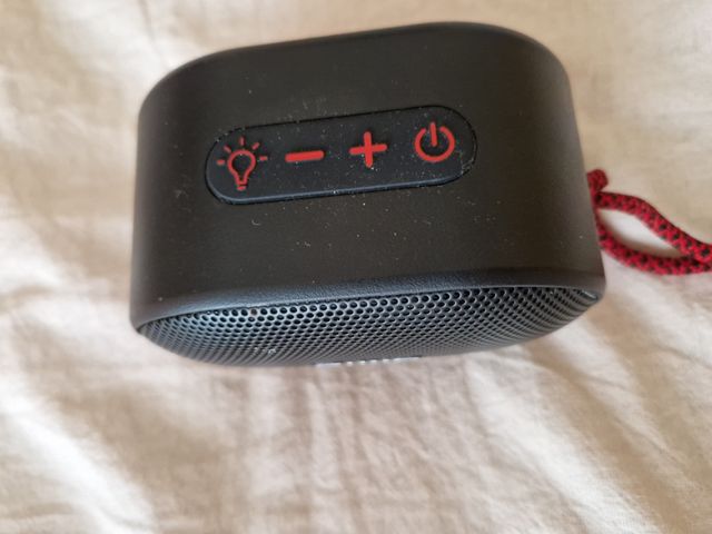 Altavoz Aiwa portátil