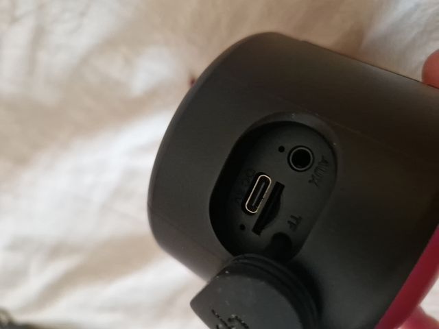 Altavoz Aiwa portátil