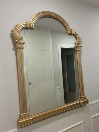 Espejo dorado estilo clásico