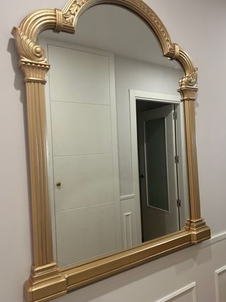 Espejo dorado estilo clásico