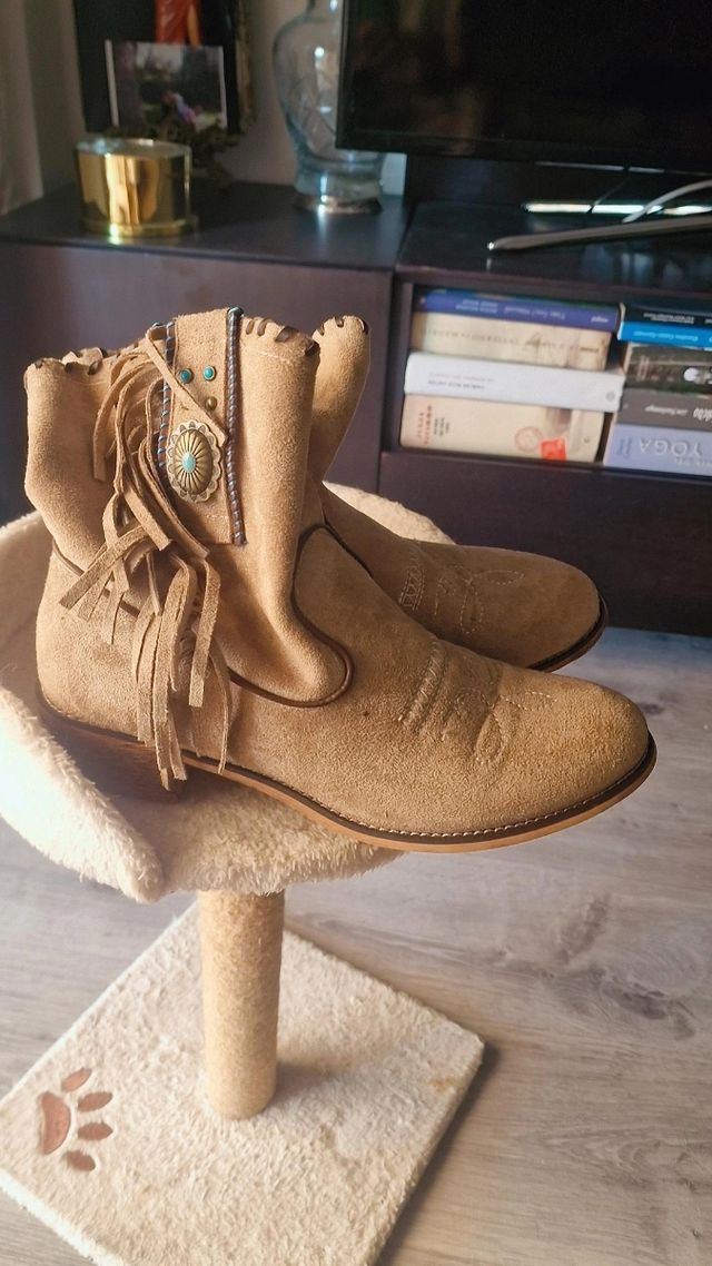 Botines beige flecos boho