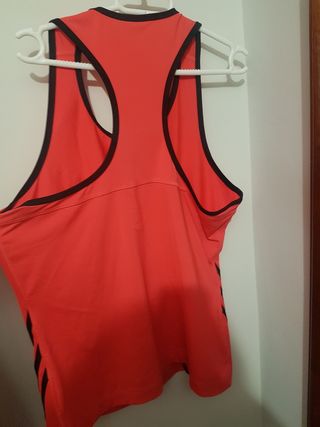 Camiseta Adidas roja deportiva