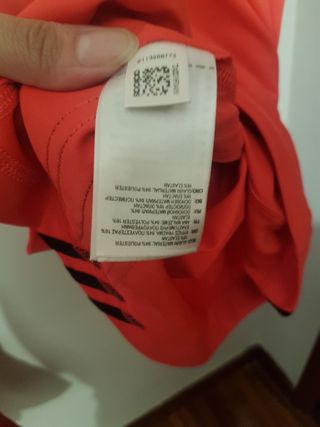 Camiseta Adidas roja deportiva