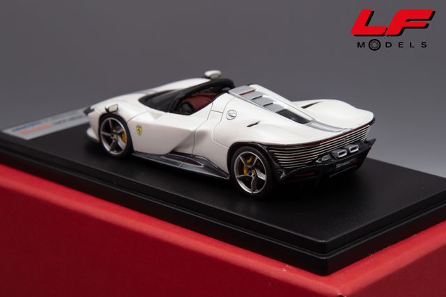 1:43 Ferrari Daytona SP3 open roof - Looskamart