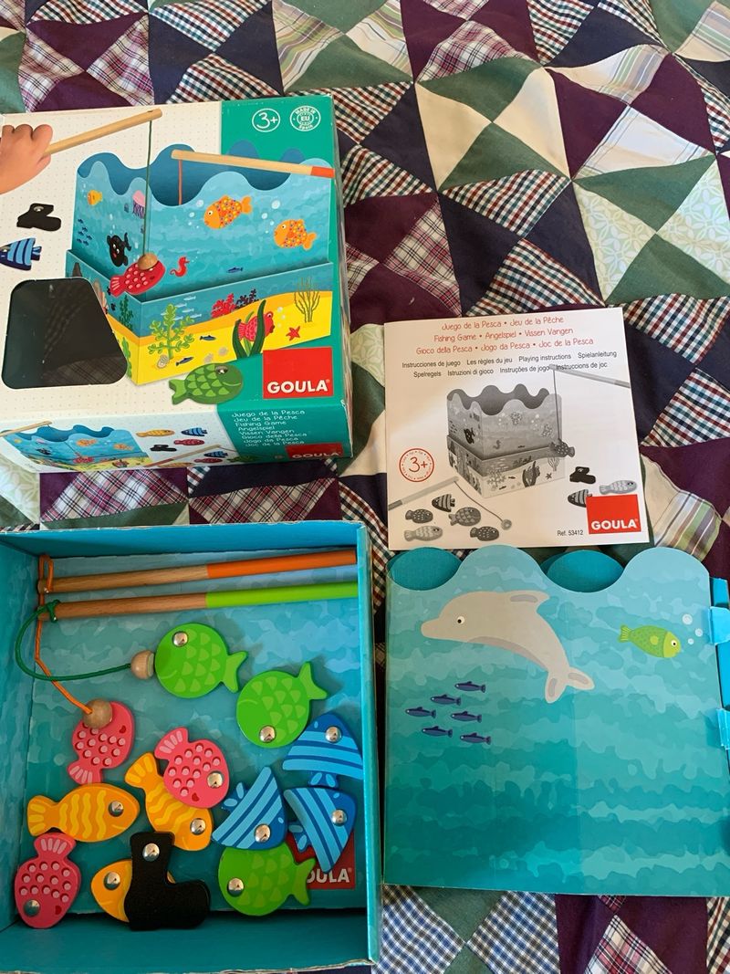 Goula 53412 Gioco Della Pesca Magnetico In Legno Per Bambini 4+ Anni, Con 2 Canne E 12 Pesci Colorati E Una Scarpa - 6