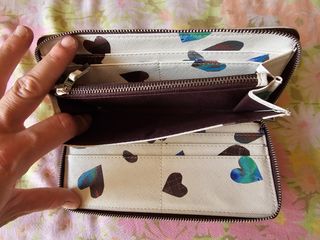 Monedero corazones beige y multicolor