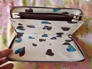 Monedero corazones beige y multicolor