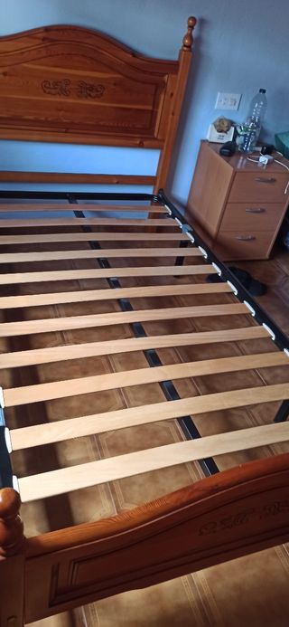 Cama juvenil con somier incluido. Precio negociabl