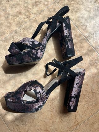 Sandalias tacón estampadas