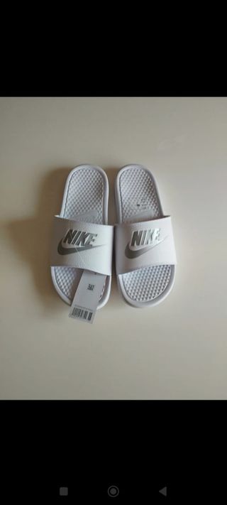 Chanclas Nike blancas