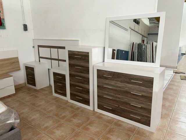 Dormitorio completo: Cabecero, mesitas, cómodas