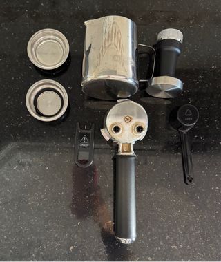 Cafetera DeLonghi - Gris Oscuro