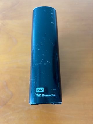 Disco Duro Externo WD Elements 10TB. Horas uso: 99