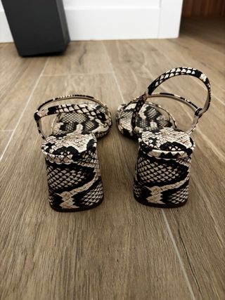 Sandalias serpiente ZARA - tacón 6 cm