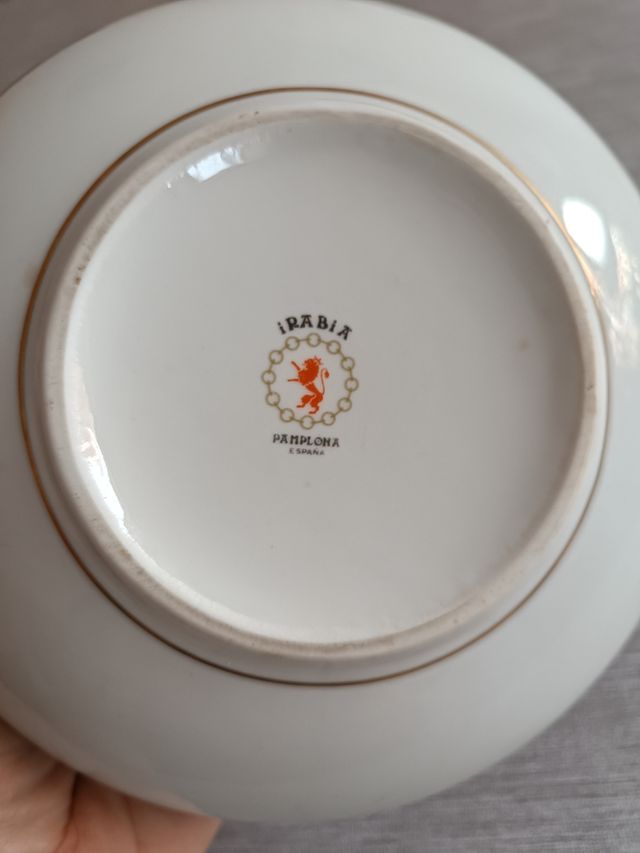 Bombonera IRABIA azul y dorada de porcelana