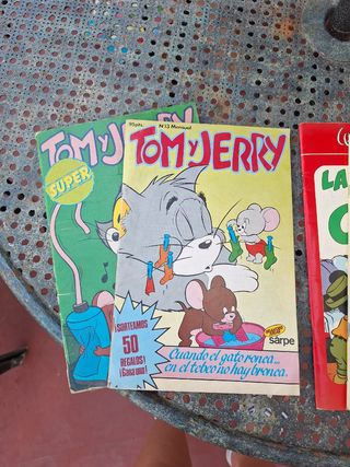 Lote de 4 libros, 2 de Tom y 2 de Disney. ANTIGUOS