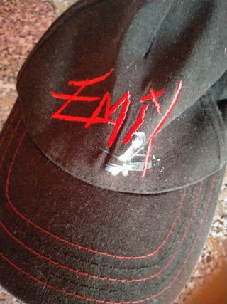 Cappellino Emily Strange nero/rosso