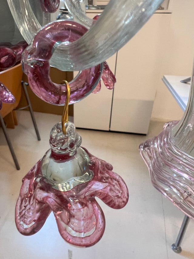 “Araña de cristal de Murano con pétalos rosados"