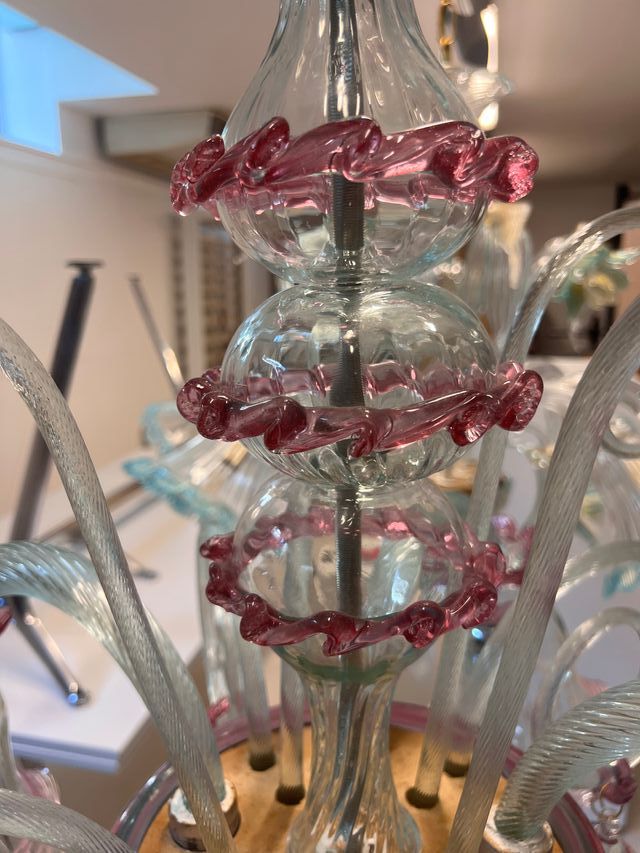 “Araña de cristal de Murano con pétalos rosados"