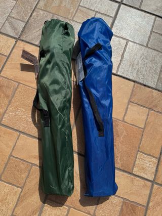 Sillas camping plegable azul y verde.