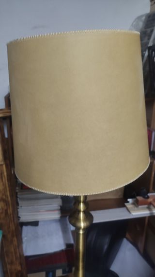 Lampara de pie dorada