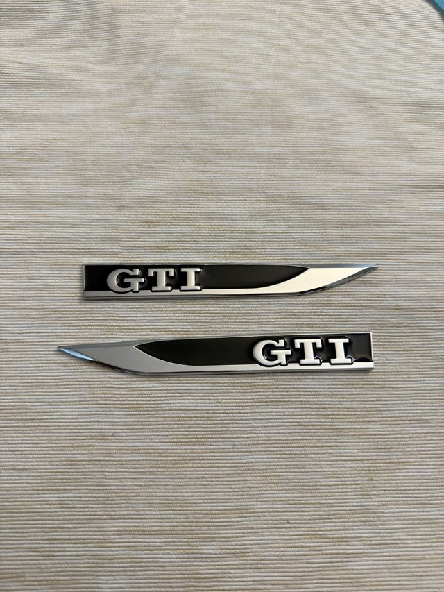 2 Emblemas GTI para coche