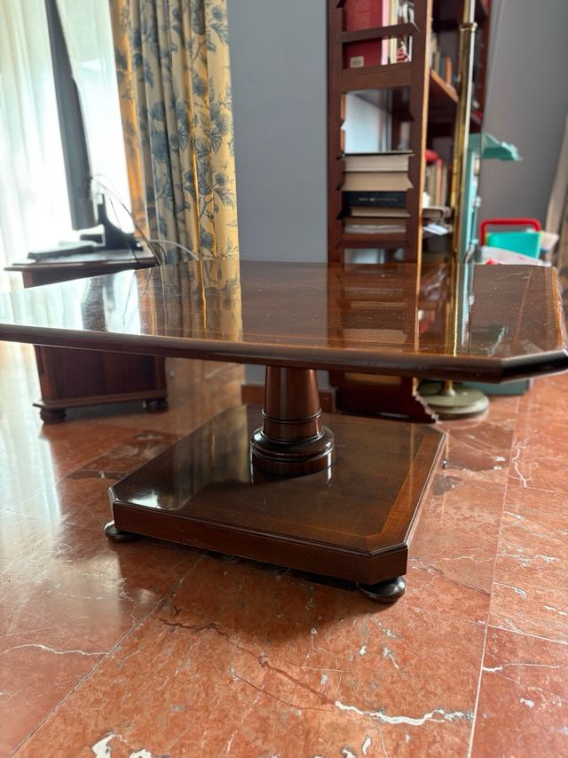 Mesa de centro en madera de ukola