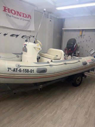 Valiant 450 semirrígida usada