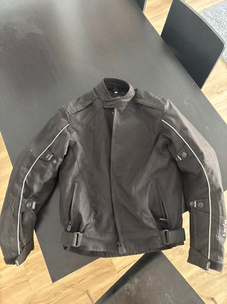 Chaqueta moto negra c/protecciones