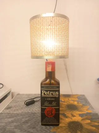 Lampada vintage in vimini e vetro