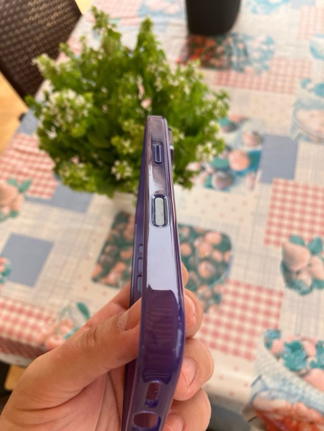 Funda iPhone 16 Pro Morada