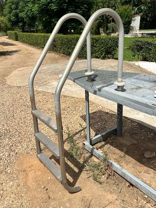 Escalera de piscina