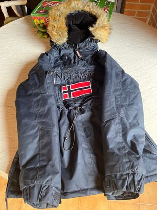 Geographical Norway - Abrigo azul