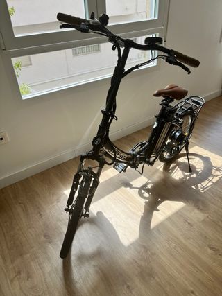 Bicicleta eléctrica plegable Moma Bikes 