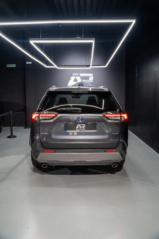 TOYOTA Rav4 2.5l 220H Advance