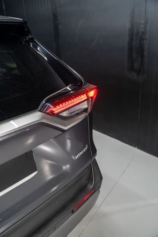TOYOTA Rav4 2.5l 220H Advance